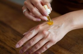 Huile de Tamanu et ses effets sur les gerçures des mains en hiver